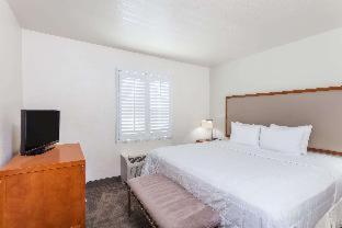 One-Bedroom King Suite - Non-Smoking